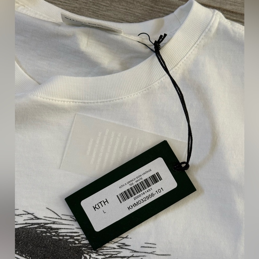 Men's KITH for The Grinch Sign khm032956-101 Vintage Tee White Sz Large New - Picture 5 of 9
